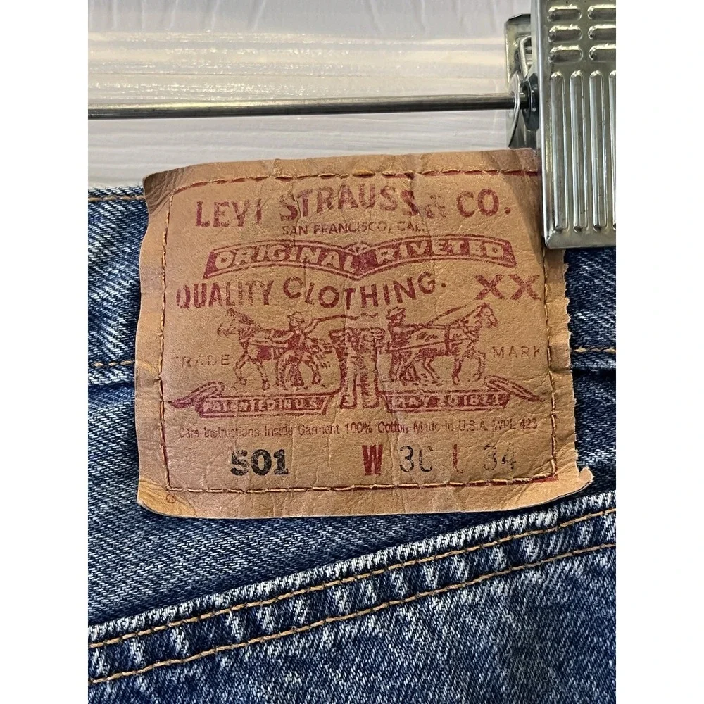 VTG Levis 501XX Jeans Mens 34x34 Med Wash Straight Button Fly Made In USA Y2K